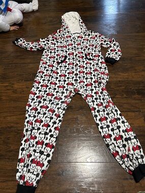 Disney White, Black & Red Minnie Mouse Hooded Footed One-Piece